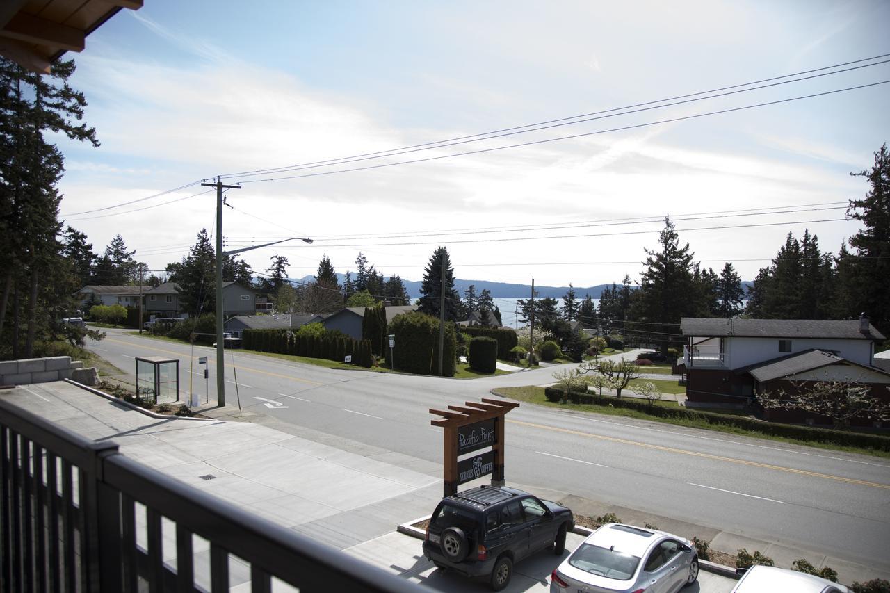 Pacific Point Market And Suites Powell River Exterior foto